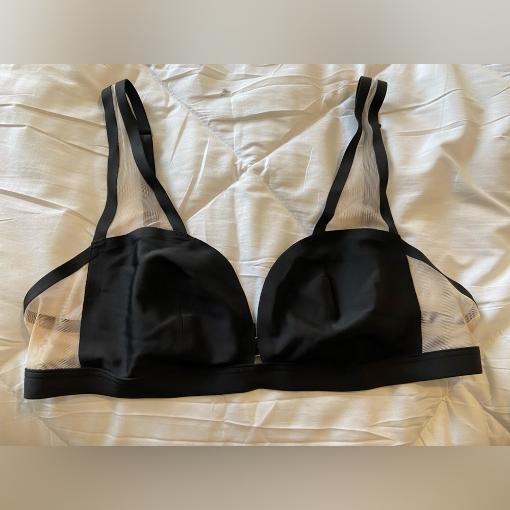 NWT Victoria’s Secret Black Mesh Bralette Large